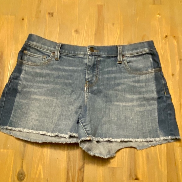 New York & Co, Jean Shorts, size 10 - Picture 2 of 10